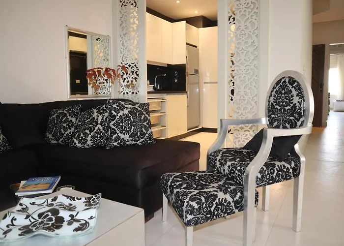 Seaside Bliss - Luxury Escape Apartment